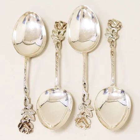 4 dessertskedar Rosen längd 13cm, GEWE, silver 830/1000. Vikt: 78,2 g
