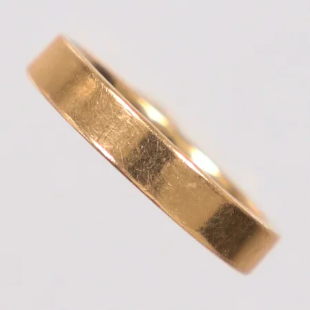 Ring slät stl. 18¼, gravyr, 18K Vikt: 6,7 g