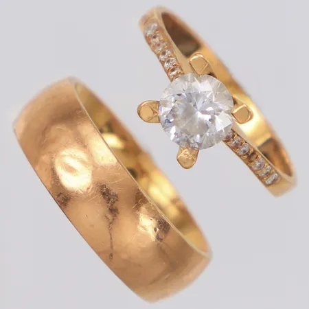 2 Ringar, stenar saknas, bucklor, 21K Vikt: 5,6 g