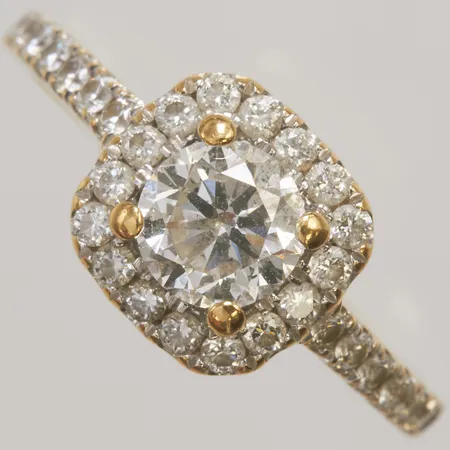 Karmoséring med en diamant ca 0,55ct samt 32 x ca 0,01ct GHA, diamanten ca.SI W(H), stl:16, bredd: 1,8-8mm, 18K Vikt: 2,9g Vikt: 2,6 g