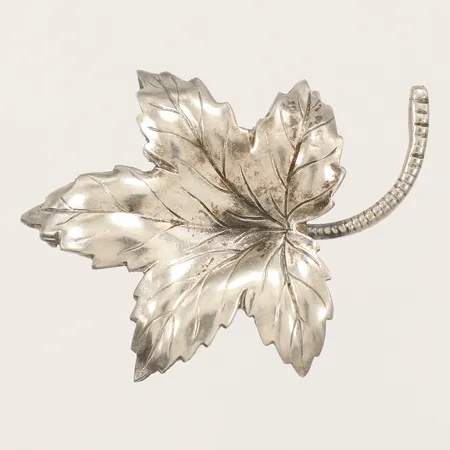 Brosch längd 45,1mm bredd 36,1mm silver 830/1000 Vikt: 6,3 g