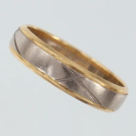 Ring tvåfärgad med mönsterdekor stl:19, bredd 4,9mm, 18K Vikt: 5,4 g