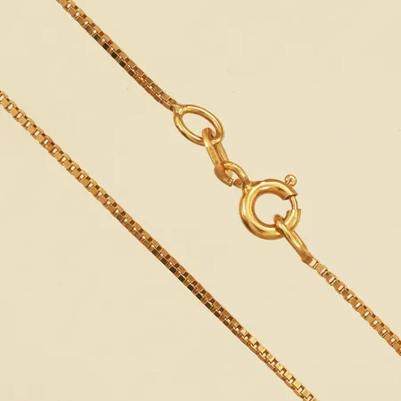 Kedja Venezia längd 39,5cm bredd 0,9mm, ojämna länkdelar 18K Vikt: 2,3 g