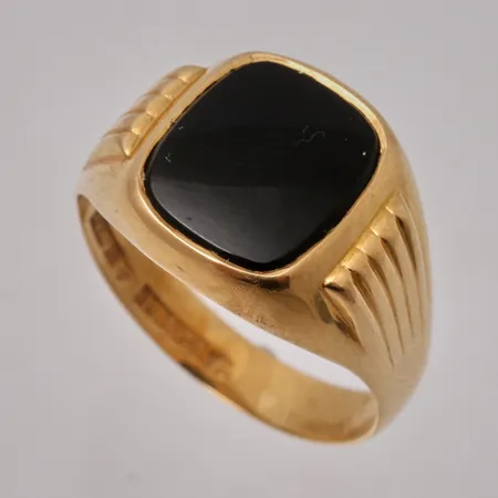 Klackring stl:20¾ bredd 4,3-15,4mm, Onyx, mått 11x12,8mm, Bengt Hallberg Guldvarufirma, 1964, 18K guld, 5,65g.