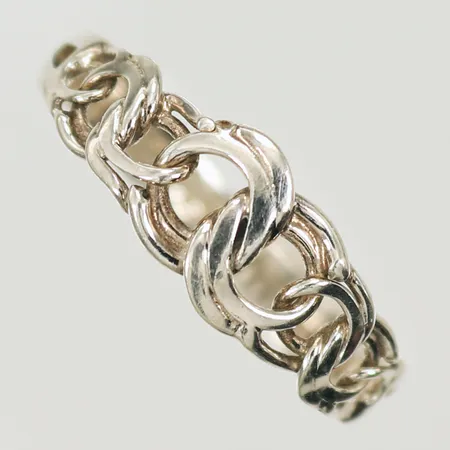 Ring Bismarck stl 19, bredd 3-7mm, stämplad UOP, Silver 925/1000, 1,7g Vikt: 1,7 g