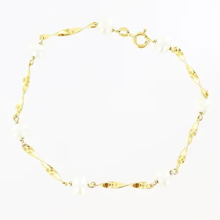 Armband Guldfynd odlade pärlor Ø5-5,5mm längd 20,5cm bredd 2-5,5mm 18K. Bruttovikt: 4,8gram Vikt: 4,8 g