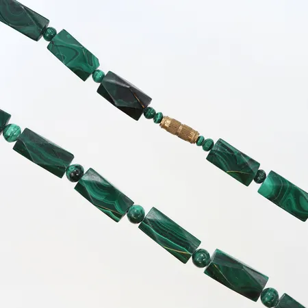 Collier Malakit längd 48cm, bredd:9,5mm, skruvlås i mässing,