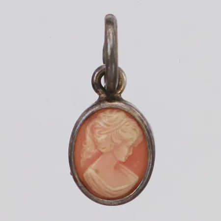 Hänge med Camé längd 19mm, bredd 8,9mm, silver 925/1000 Vikt: 0,6 g