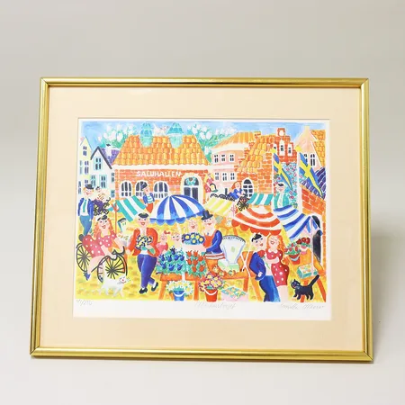 Färglitografi Gunilla Mann numrerad 41/250, Mårtenstorget, bildmått 38x30cm, rammått 50x42cm. Skickas med postpaket.