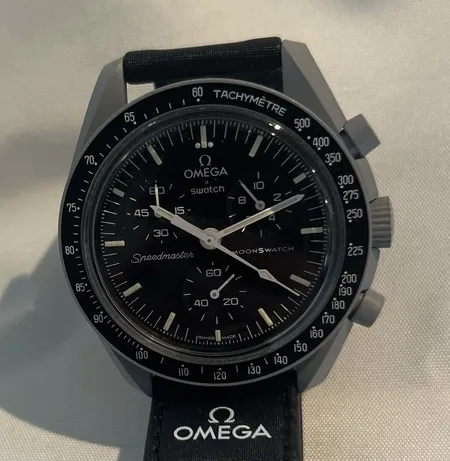 Herrur Omega X Swatch, Moonswatch, Mission to the Moon, bioceramic, quartz, Ø42mm, kronograf, velcro-band, plexiglas, box Vikt: 0 g