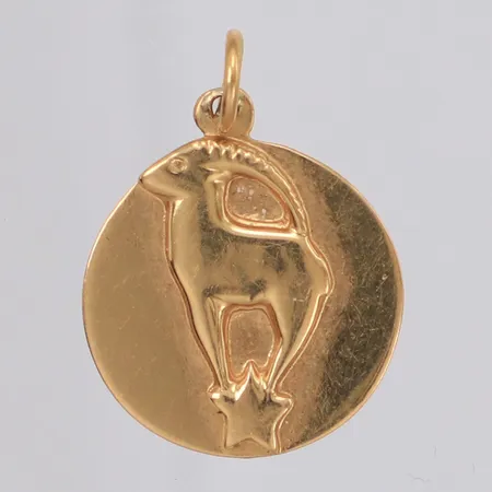 Hänge stenbocken längd 21mm, bredd 15,3mm, gravyr, ostämplad, 18K Vikt: 2 g