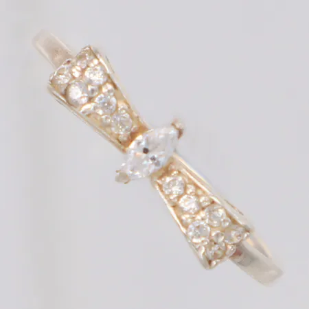Ring med vita stenar stl:17, bredd 5mm, 925/1000 silver Vikt: 1,2 g