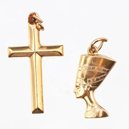 Två hängen, kors samt Nefetiti, 20-27mm, klippta öglor, 18K Vikt: 1,6 g