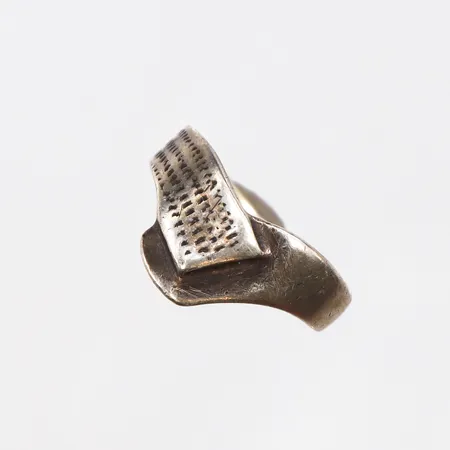 Ring Stl:15¾, bredd: 2,5-10mm, 925/1000 silver Vikt: 3,3 g