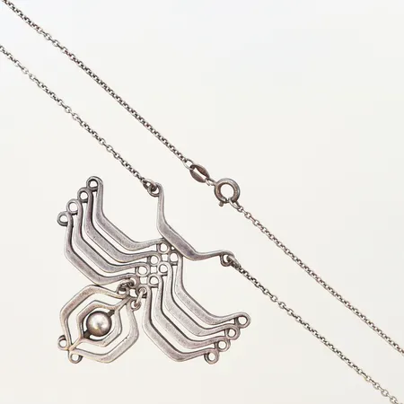 Collier Kalevala Koru, längd 39cm, hängdel 45mm, bredd:50mm, 925/1000 Silver Vikt: 11,6 g