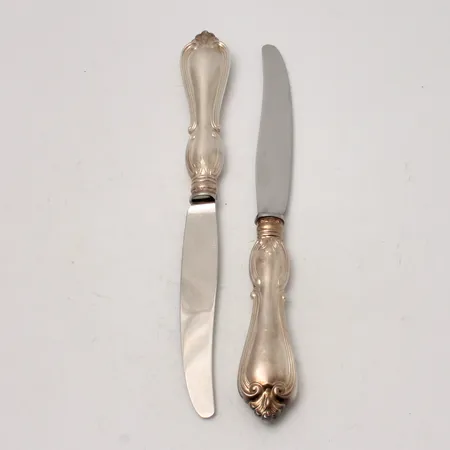 2st knivar i silver, längd ca 21cm, modell Olga, 830/1000, knivblad i stål, bruttovikt 130,28g. 
