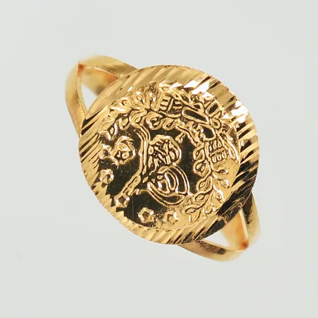 Ring med myntliknande föremål, stl 17½ bredd 2,5-12mm, 21K 1,7g