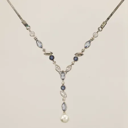 Collier med pärla blå samt vita stenar längd 44,5cm justerbar bredd 5,6mm GHA silver 830/1000 Vikt: 14 g