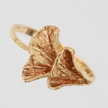 Ring stl:16¾ bredd 11mm 18K Vikt: 2 g