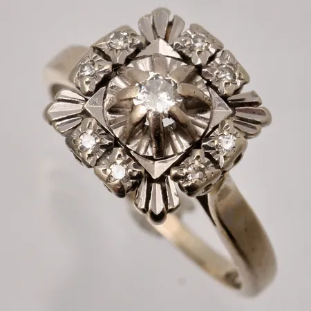 Ring stl:17½ bredd 1,5-11,4mm, 1st diamant ca 0,09ct 8st 8/8 slipade diamanter, importstämpel, 18K vitguld, 4,66g.