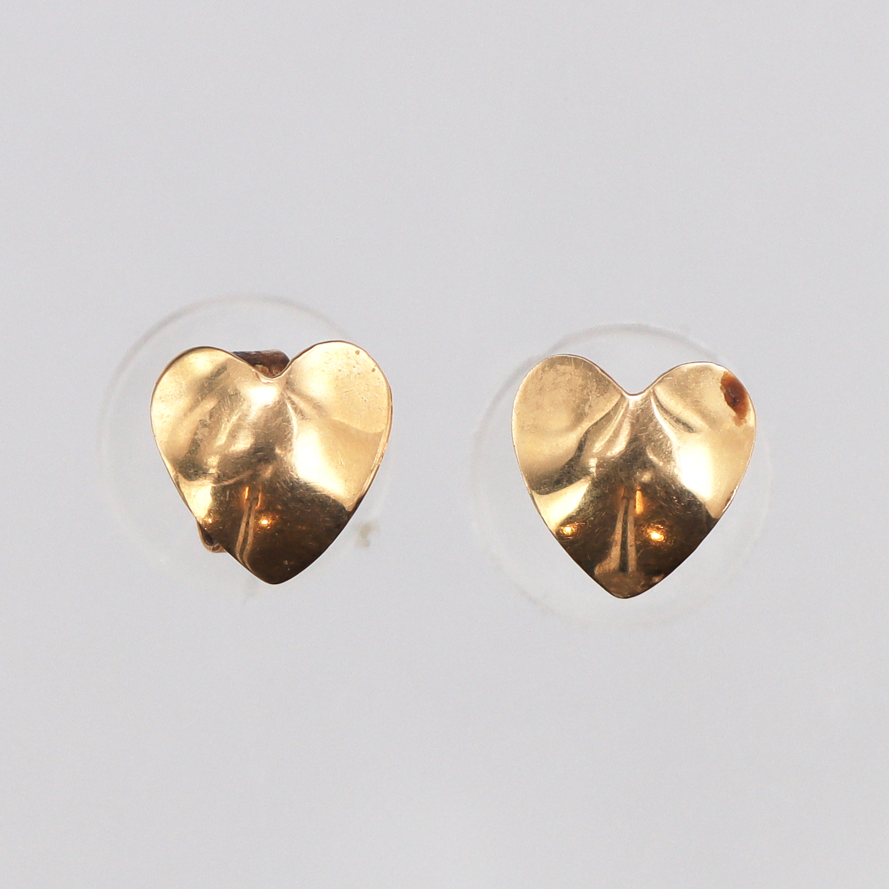 Ett par örhängen hjärtan 8,2x8,2mm, stift, 18K Vikt: 1 g