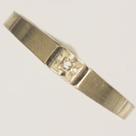 Ring med diamant 1xca0,01ct stl:17¾ bredd 3,1mm vitguld 18K Vikt: 1,7 g
