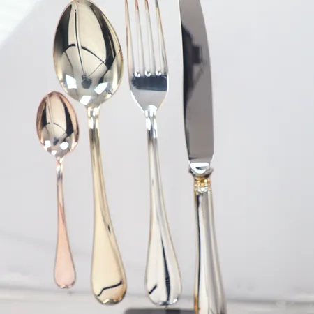 5 bordsgafflar 195,5g 18cm 5 bordsskedar 199gr 18cm 14 kaffeskedar 176,4g 12cm 3 bordsknivar 208,5gr brutto 19,5cm modell Svensk silver 830/1000