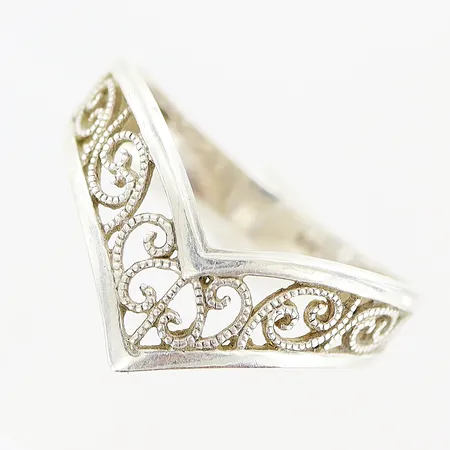 Ring v-form stl:16¼ bredd 3-7mm, silver 925/1000. Vikt: 1,8 g