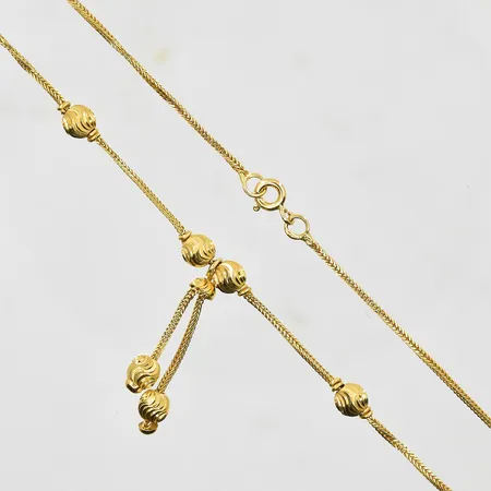 Collier med integrerade kulor längd 41½cm, länkens bredd 1mm, 21K. Vikt: 7,5 g