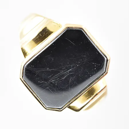 Klackring med hematit stl:21, bredd 3-16mm, repig sten, 18K. Vikt: 8,4 g