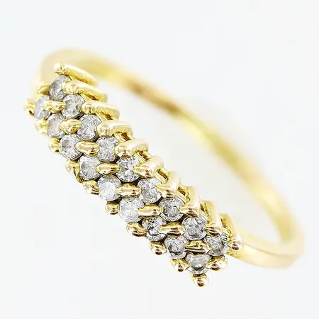 Ring stl:17 bredd 1-3mm vita stenar 18K Vikt: 2,1 g