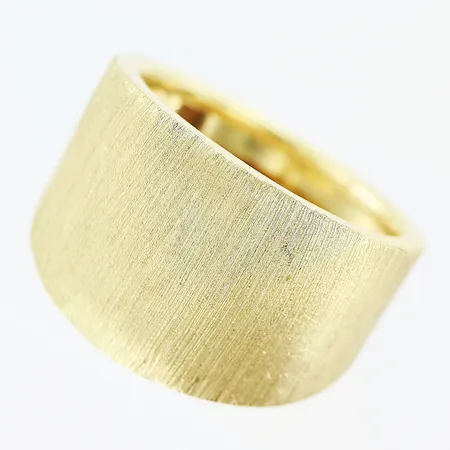 Ring stl:18 bredd 5-15mm 14K Vikt: 3,1 g