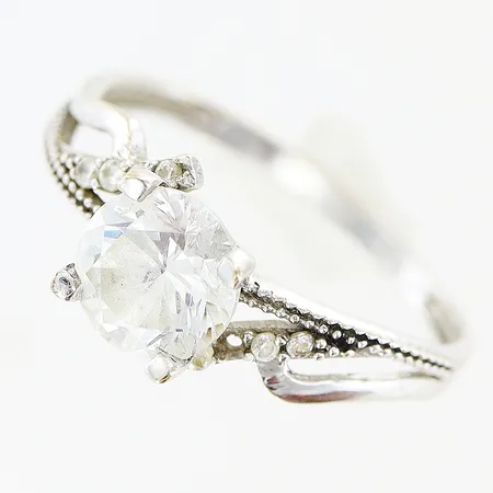 Ring med stenar stl:17, defekt skena, stenar saknas, vitguld, 14K Vikt: 1,7 g