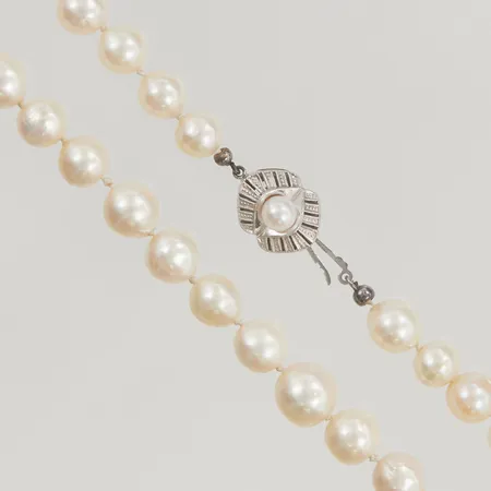 Pärlcollier 52cm odlade saltvattenspärlor 7,5-9,0mm lås i 18K ca 2,5g.