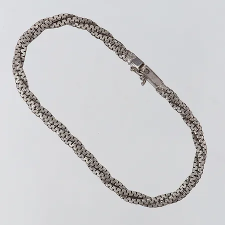 Armband flätad längd 18,5cm bredd 3,5mm Silver 830/1000. Vikt: 6,9 g