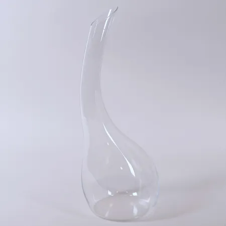 Vinkaraff Riedel modell Cornetto, glas, höjd ca 44cm, signerad. Vikt: 0 g