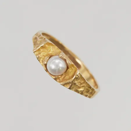 Ring stl17 bredd:2,3-5,2mm Lapponia med pärla 18K 2,7g.