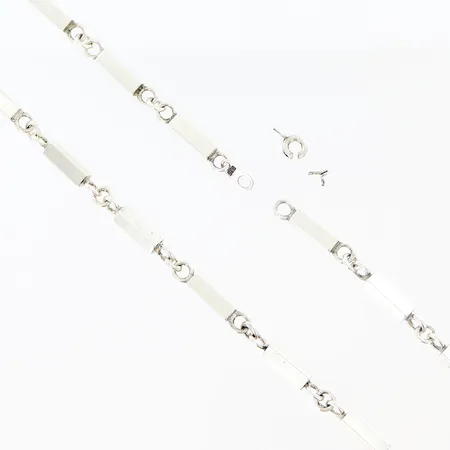 Kedja längd 68cm bredd 3,5mm, Obs! ej märkesdesign! defekt lås, svensk importstämpel, silver 835/1000 Vikt: 49,3 g