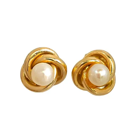 Örhängen i 18K guld, odlade Pärlor Ø 3 mm, blåvitrosa ton, god lyster, Guld Carlsén Ab (CCC), örhängenas diameter 6 mm, originalploppar, fint skick Vikt: 0,6 g