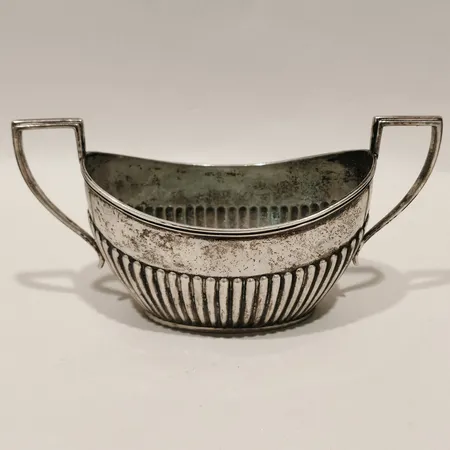 Hänkelskål ca 14,5cm höjd 45-69mm slitage gravyr silver Vikt: 92,7 g