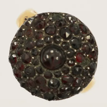 Ring med granater stl:18½ Ø18,0mm år 1961 stenar saknas fattning i silver skena 18K Vikt: 8,8 g