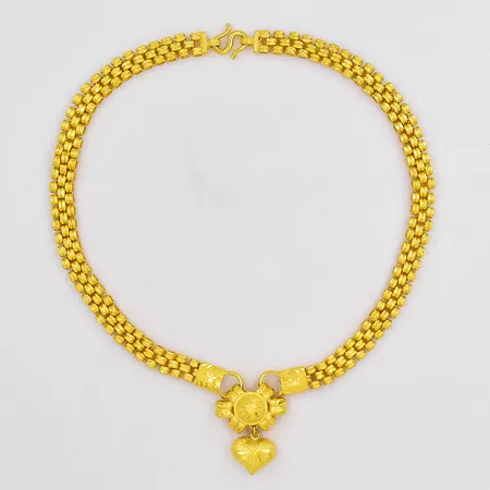 Collier med hjärta thaiguld längd 40cm bredd 8,5mm 3 baht 23K Vikt: 45,5 g