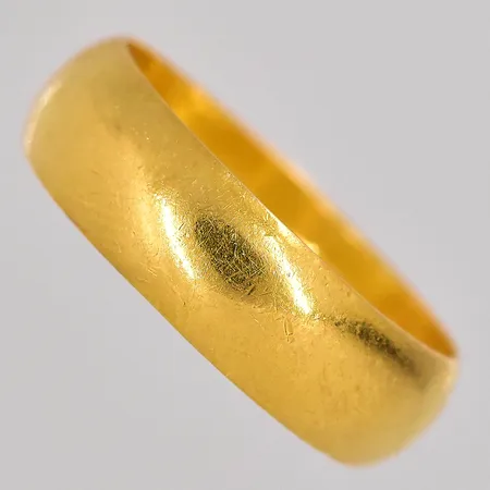 Ring stl:17½ bredd 6mm graverad 23K Vikt: 5,6 g