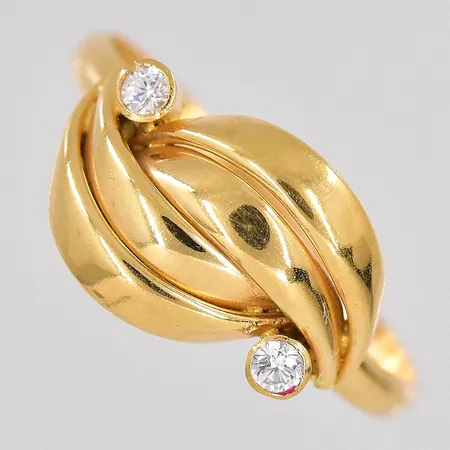 Ring med vita stenar stl:18 bredd ovandel 10mm 18K Vikt: 2 g
