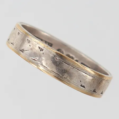 Ring slät ALTON stl:21½ bredd 5,5mm gravyr Silver 925/1000. Vikt: 4,5 g