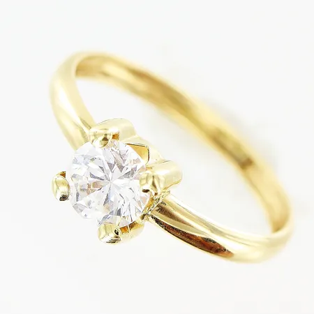 Ring Guldfynd stl:18 bredd 2-6mm, vit sten, skev skena, 18K Vikt: 1,1 g
