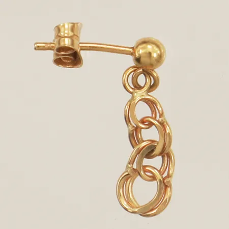 Udda örhänge Bismarck längd 17,8mm bredd 5,2mm 18K Vikt: 0,6 g