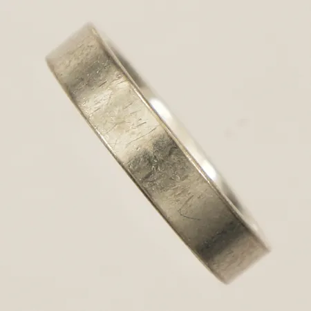 Ring stl:16½ gravyr vitguld 18K Vikt: 4,6 g