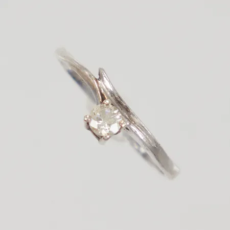 Ring med vit sten stl:17, bredd 1,7-5,6, Guldfynd, 925/1000 silver, Vikt: 1,1 g