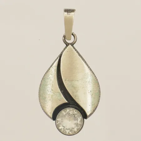 Hänge med bergkristall Karl Laine Finnfeelings längd 33,5mm bredd 16,6mm silver 925/1000 Vikt: 2,8 g